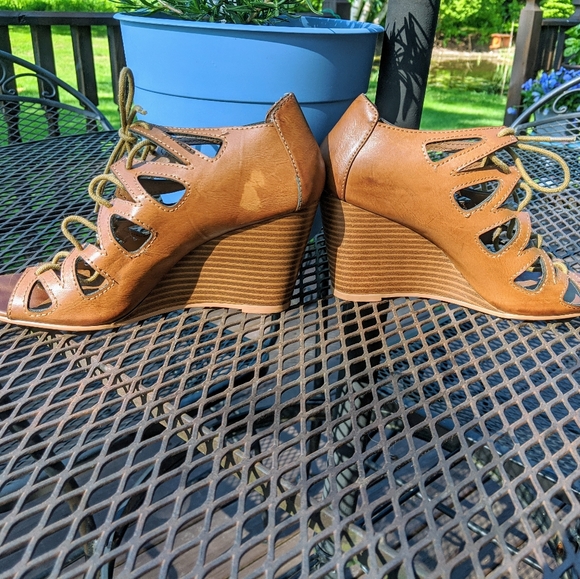 MIA girl "Mildred" ankle wedge, Size 7 - Picture 7 of 8